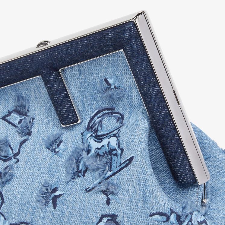 vrouwen accessoires Fendi 0J62L634 Denim tas met astrologieborduurwerk lichtblauw